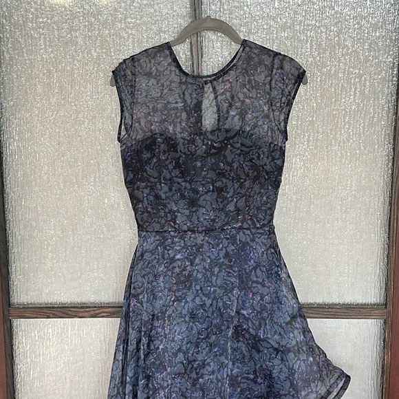 nha khanh
Cindy Cascade Gown in size 2 - Picture 9 of 15